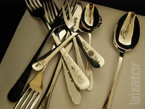 Laser engraving souvenir products 