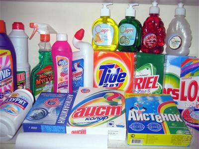 Household chemicals, household goods. 