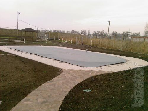 Cover for all-season pools . 