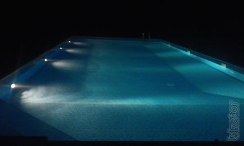 Disinfection of pool water without chlorine. 