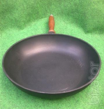 Cast iron frying pan