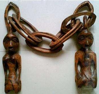 Interior African figures "spouses associated one of a chain". 