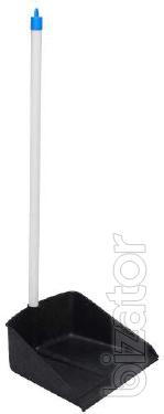 Scoops plastic with a long handle for cleaning bulk. 