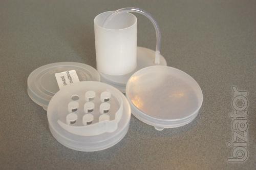 Scoops plastic with a long handle for cleaning bulk. 