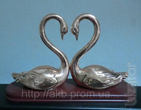 Figurine "Two swans on a wooden stand" 35cm pomegrana is a symbol of pure love 