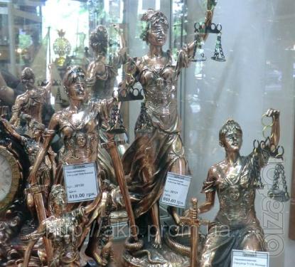 A statuette "Themis" 41cm pomegrana is the symbol of justice 