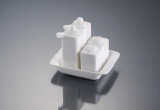 Sell dishes made of porcelain made in China (Changzhou). 
