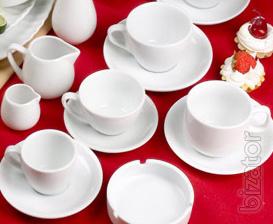 Sell dishes made of porcelain made in China (Changzhou). 