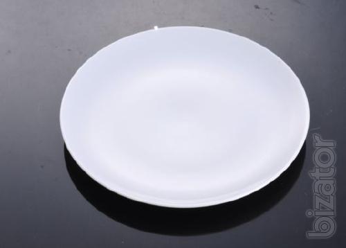 Sell dishes made of porcelain made in China (Changzhou). 