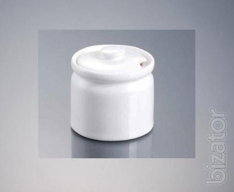 Sell dishes made of porcelain made in China (Changzhou). 