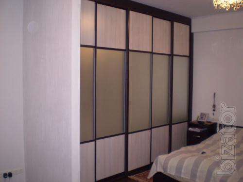 Design, build closet. Photo of the cabinets on the website 