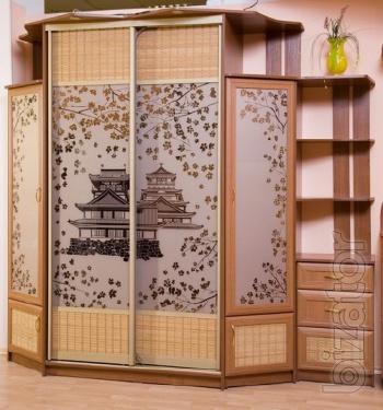 Design, build closet. Photo of the cabinets on the website 