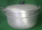 Aluminum pot 4 liter.