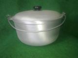 Aluminum pot with lid 5 liters.