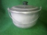 Aluminum cauldron of 8 litres.