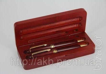 Table written set: pen and pencil 