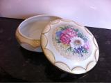 Vases, boxes, decorative plates,figurines of porcelain, collectible