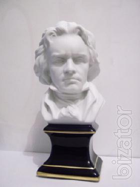 Vases, boxes, decorative plates,figurines of porcelain, collectible 