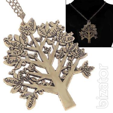Fashionable necklace in the shape of a tree 