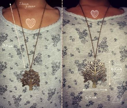Fashionable necklace in the shape of a tree 