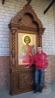 The iconostasis, the icon stands carved, icon Board, lecterns, crayfish, Royal gates. 