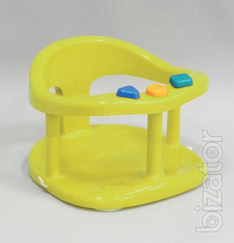 A child seat in the tub 