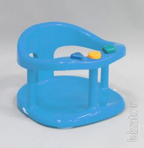 A child seat in the tub 