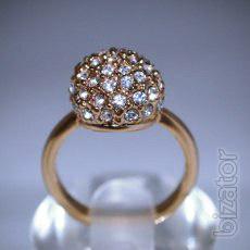 gold ring with diamonds 