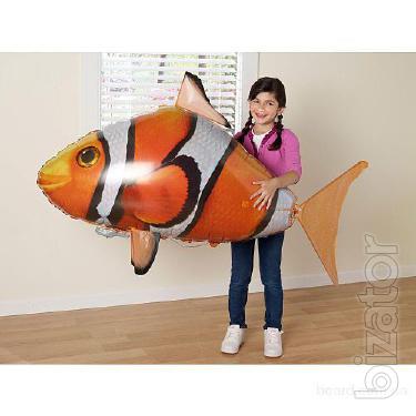 Sell flying fish Air Swimmers Shark and clown Fish" . There are 2 pieces each. 