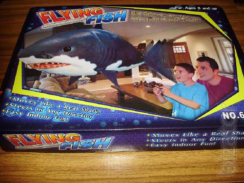 Sell flying fish Air Swimmers Shark and clown Fish" . There are 2 pieces each. 