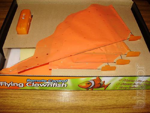 Sell flying fish Air Swimmers Shark and clown Fish" . There are 2 pieces each. 