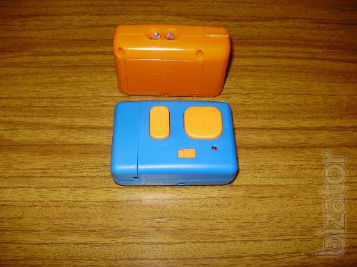 Sell flying fish Air Swimmers Shark and clown Fish" . There are 2 pieces each. 