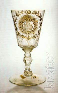 Buy expensive porcelain, glass, and other Antiques 