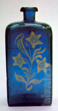 Buy expensive porcelain, glass, and other Antiques 