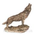Figurine Wolf 20 cm pomegrana - a symbol of courage