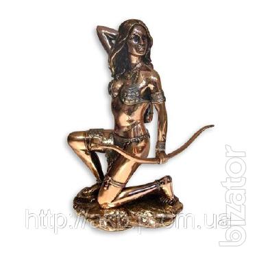 Figurine Amazon with a bow 