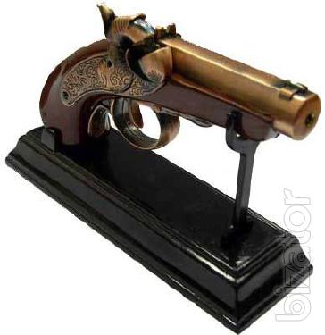 Souvenir weapons in the range 
