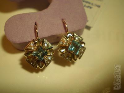 Very beautiful gold earrings with natural blue Topaz 
