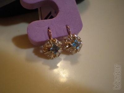 Very beautiful gold earrings with natural blue Topaz 