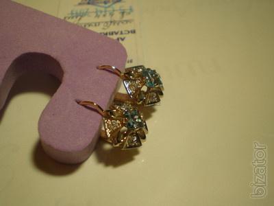 Very beautiful gold earrings with natural blue Topaz 