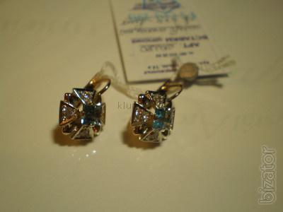 Very beautiful gold earrings with natural blue Topaz 