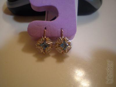 Very beautiful gold earrings with natural blue Topaz 