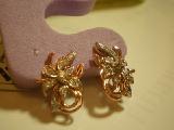 Elegant gold earrings in the shape of a flower!!! 