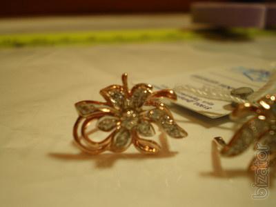 Elegant gold earrings in the shape of a flower!!! 