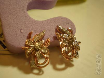 Elegant gold earrings in the shape of a flower!!! 