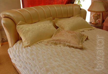 The best selection of textiles from Italy. 