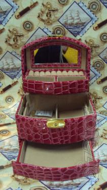 Wooden jewelry box 
