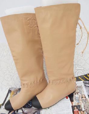Sale! Stylish boots Chanel, urgently. 