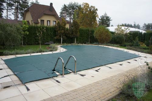Protective cover for swimming pools 