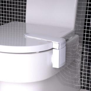 A blocking lock on the toilet lid 